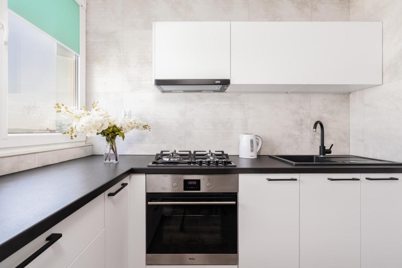 Stylish Apartment Near Wroclavia For 4 Guests By Noclegi Renters Wrocław Exterior foto