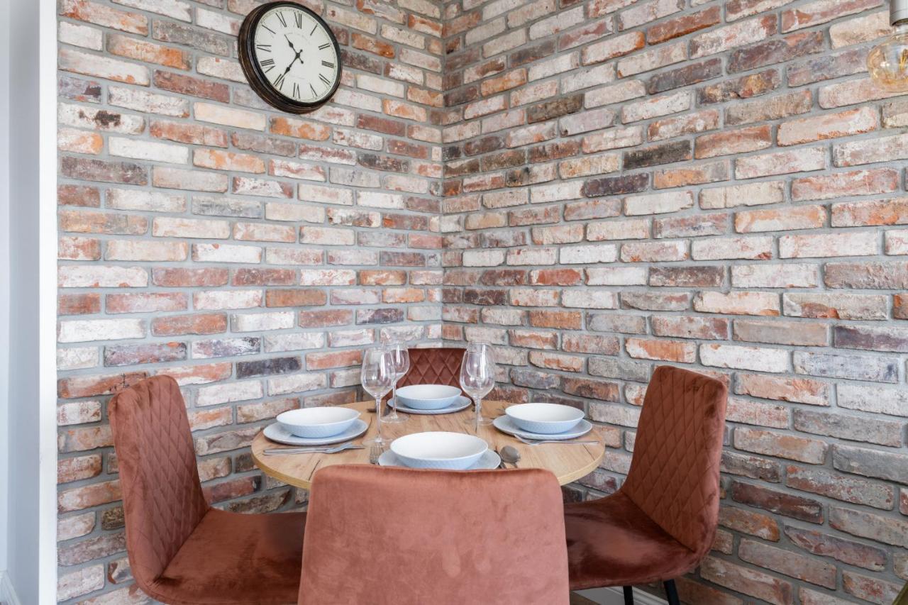 Stylish Apartment Near Wroclavia For 4 Guests By Noclegi Renters Wrocław Exterior foto